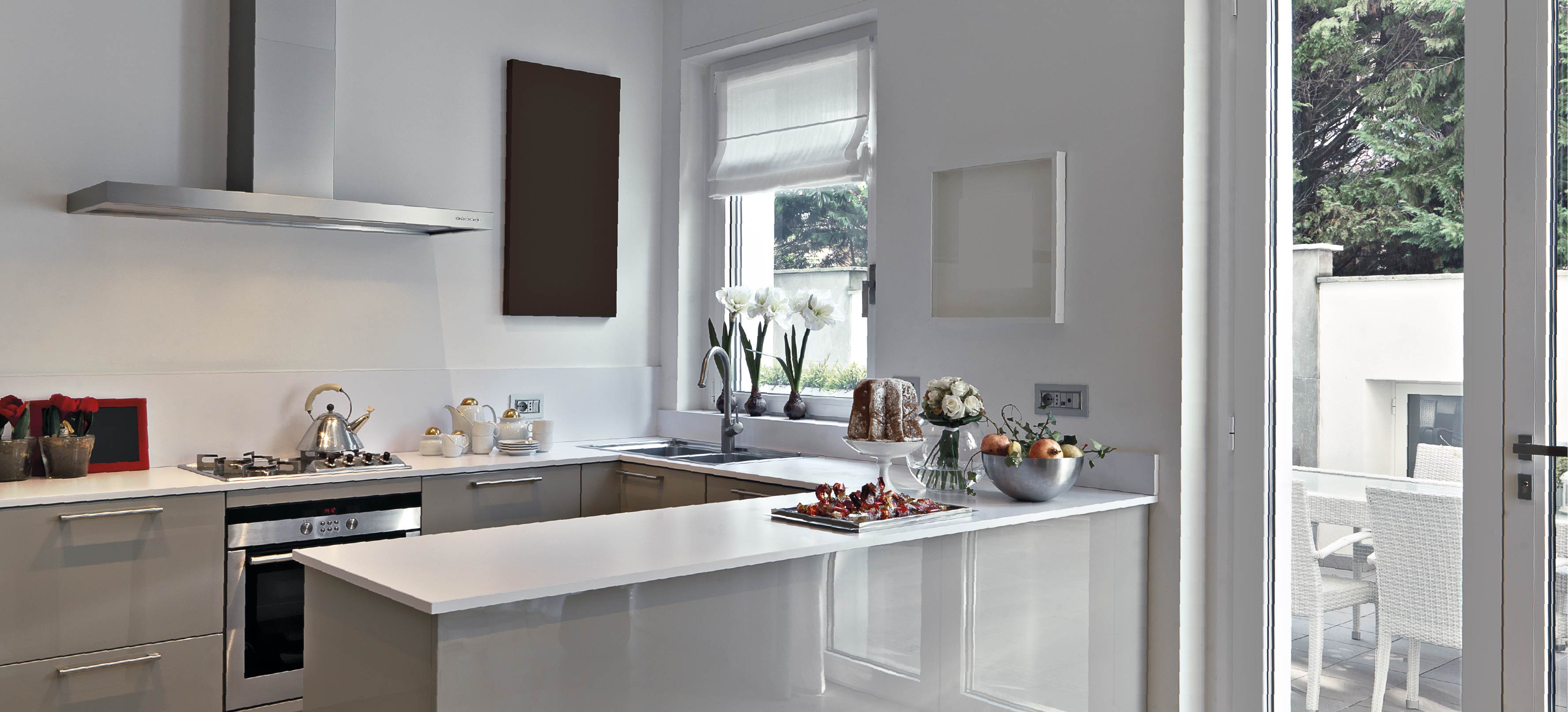 Looking to remodel your kitchen? Check out our collection of 20+ U-shaped kitchen designs to get ...